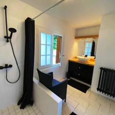 Maison De 4 Chambres Avec Jardin Clos Et Wifi A *