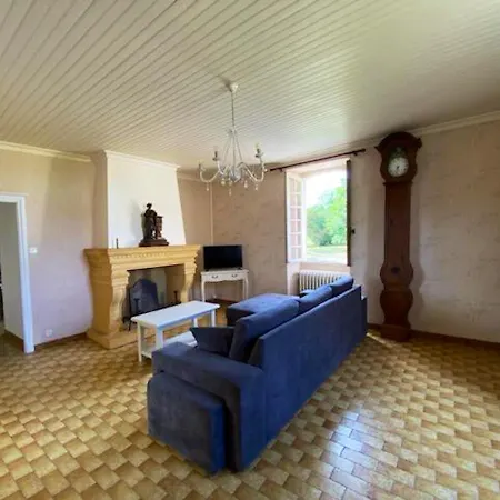 Σπίτι διακοπών Maison De 4 Chambres Avec Jardin Clos Et Wifi A *